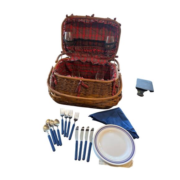 DELUXE PICNIC TIME BASKET 21\